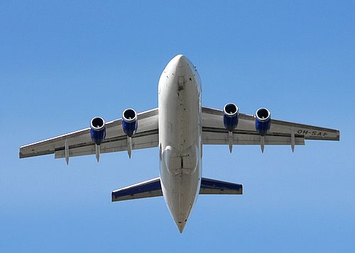 airplane-takeoff-free-stock-photo-3
